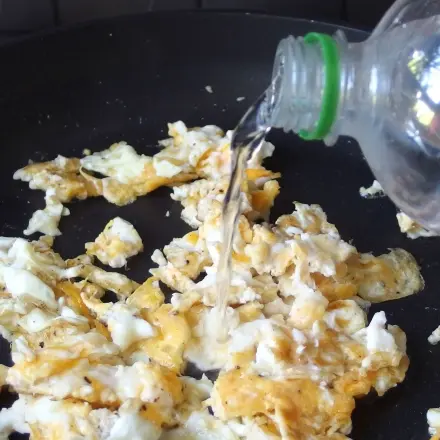 Rührei vorbereiten und warmhalten - Rührei bleibt weich