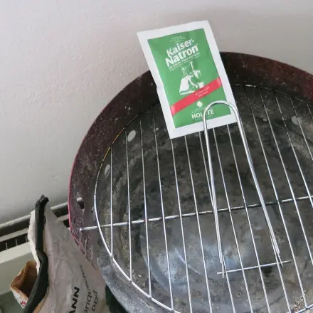 Grillrost reinigen mit Natron