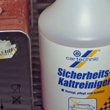 Aufkleber / Etiketten entfernen mit Kaltreiniger