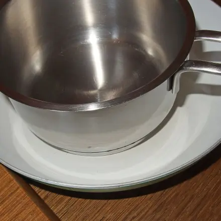 Warmhaltekannen/Kochgeschirr fast selbstreinigend