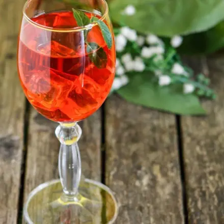 Ein leckeres Sommergetränk: Ran-Rot-Ice