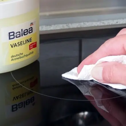 Glaskeramikfeld schützen mit Vaseline