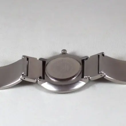 Uhrenmetallarmband mit Badreiniger säubern