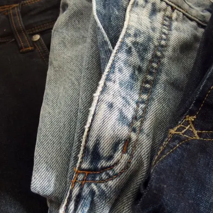 Waschen von Jeans