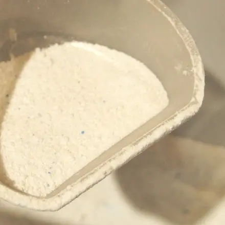 Mit Waschpulver Schuhe reinigen