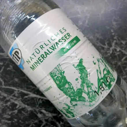 Haarspülung mit kohlesäurehaltigem Mineralwasser