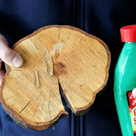 Harzflecke mit Spiritus entfernen