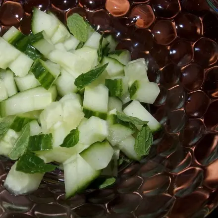 Frischer Gurkensalat