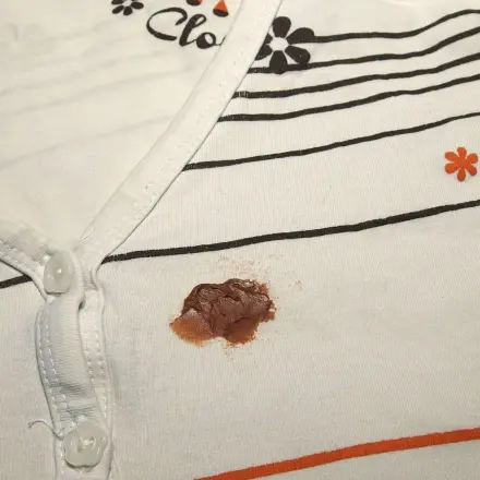 Schokoladenfleck von Kleidung entfernen mit Glycerin