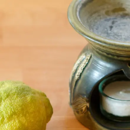 Duftlampe mit Zitronensaft reinigen