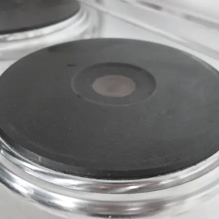 Herdplatte reinigen mit Petroleum