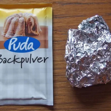 Alufolie und Backpulver = strahlende Herdplatten