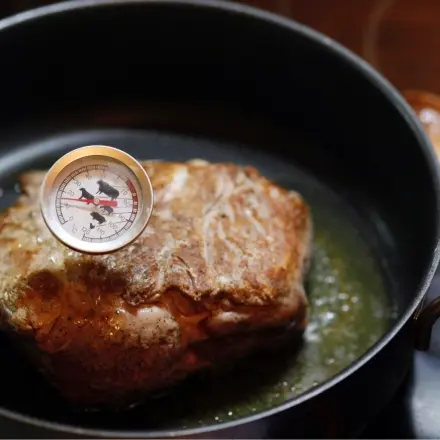 Temperatur ermitteln, damit der Braten zartrosa wird