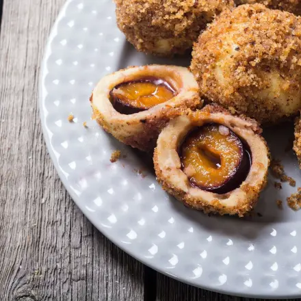 Böhmische Zwetschgenknödel aus Quarkteig