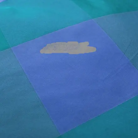 Make-up-Flecken mit Gallseife entfernen