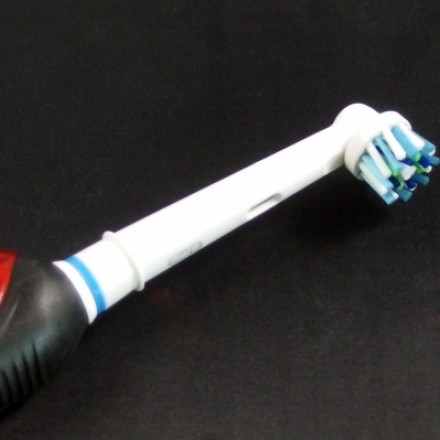 Reinigung elektrischer Zahnbürsten für Oral-B