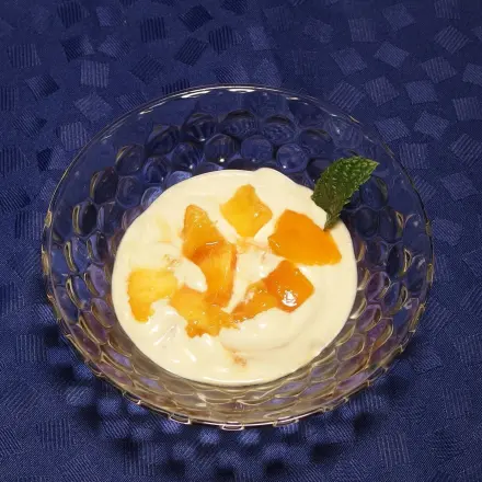 Quarkspeise mit Dosenpfirsichen (einfach und schnell)