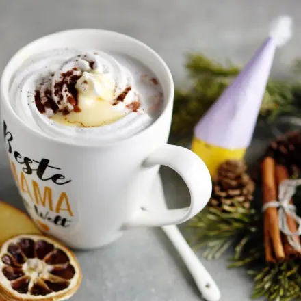 Wintermilch: Heiße Milch mit Amaretto und Eierlikör