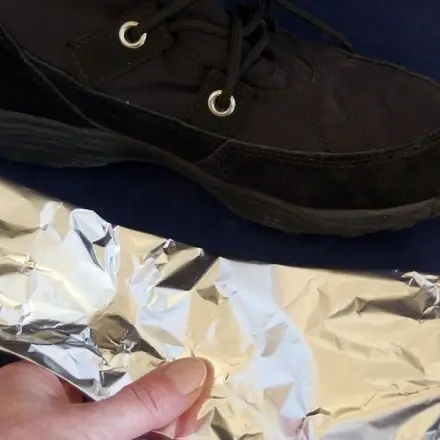 Warme Füße mit Alufolie in den Schuhen