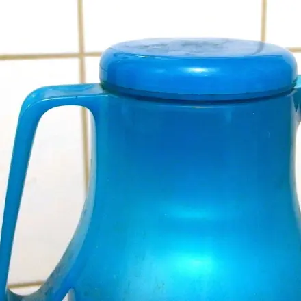 Kaffekanne reinigen mit Scheuermilch (wenn es schnell gehen soll)