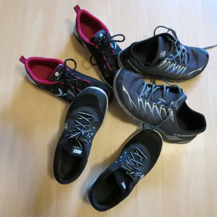 Waschprogramm für Turnschuhe, Sohlen mit Badreiniger reinigen