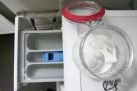 Waschpulverflecken in der Wäsche