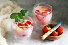 Alkoholische Erdbeerbowle: Erdbär