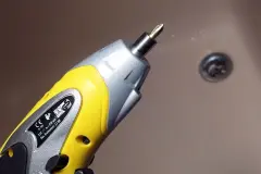 Abfluss durch Haare verstopft? Akkuschrauber schafft Abhilfe