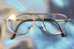 Brille putzen mit Korn