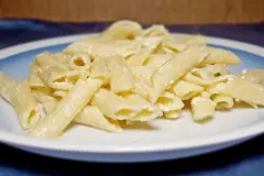 Süße Nudeln mit Frischkäse