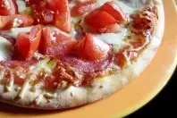 Pizzateig dünn ausrollen ohne Nudelholz