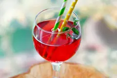 Iro - Rotwein mit Zitronenlimo