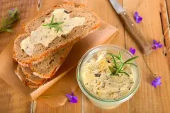 Kalorienarme aber trotzdem leckere Kräuterbutter