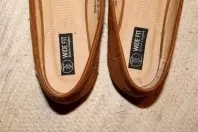 Schuhe scheuern an der Ferse - Abhilfe mit Schwamm