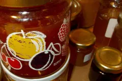 Ein schnelles Glas Marmelade herstellen aus Obstresten