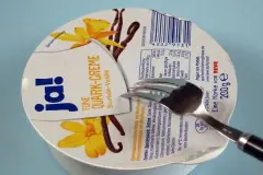 Joghurtbecher spritzen nicht mehr beim Öffnen