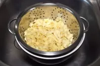 Servierschüssel für Pasta anwärmen