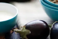 Auberginen-Knoblauchsauce mit getrockneten Tomaten