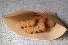 Kaffeefilter aus Papier dienen beim Picknick als Essgeschirr
