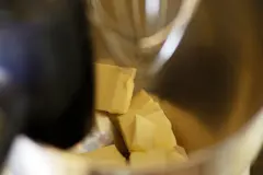 Kuchenteig: Kalte Butter mit dem Fön erwärmen
