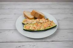 Zucchini mit Lachs gefüllt aus dem Ofen