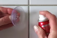 Saugnäpfe sicher befestigen mit Haarspray