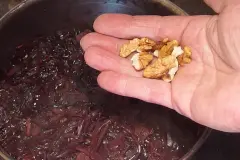 Rotkohl lecker aufwerten: mit Preiselbeeren und Walnüssen