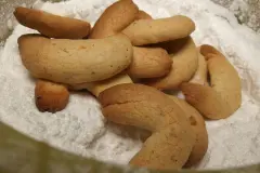 Zeit sparen beim Backen und Zuckern von Vanillekipferl