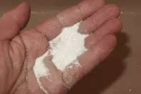 Fett/Ölverschmierte Hände säubern: mit Spülmaschinenreiniger (Pulver)