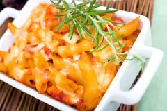 Nudelauflauf mit Hackfleisch und Paprika