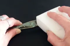 Silberbesteck reinigen mit Schmutzradierer