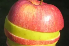 &Uuml;berraschung f&uuml;r Apfelesser: Apfel gr&uuml;n-rot