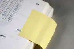 Haftnotizzettel als Lesezeichen