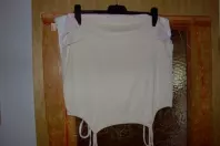 Ärmellose Shirts platzsparend im Schrank aufbewahren